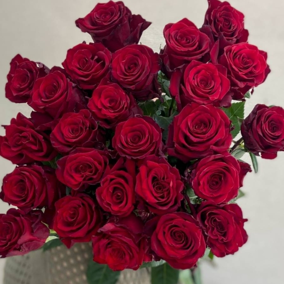 25 шикарных красных роз 